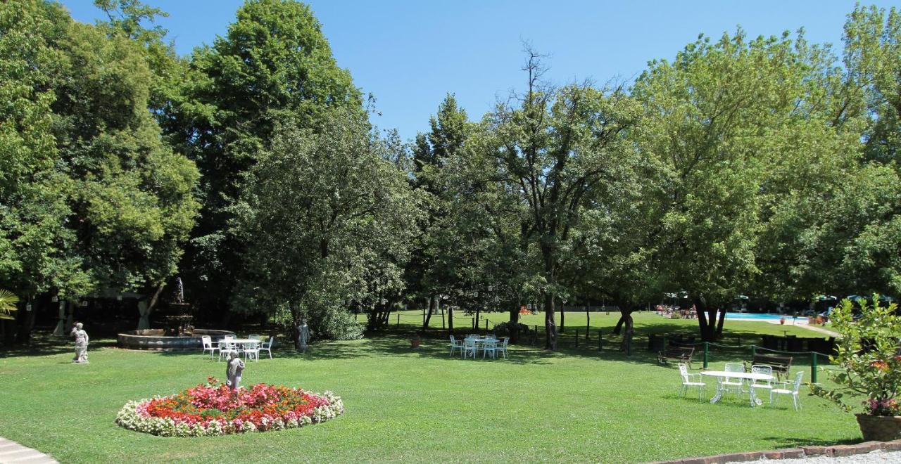 Hotel Villa Luppis Pasiano Di Pordenone Esterno foto